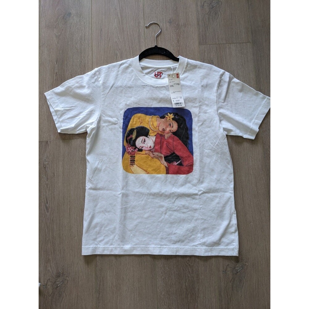 NEW UNIQLO UT Graphic T-Shirt  100% Cotton Japanese Girl White Comfort - NWT